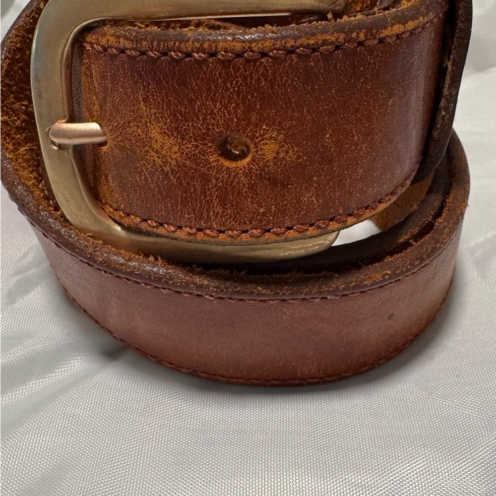 Classic Frye leather belt with solid brass buckle. Size 32